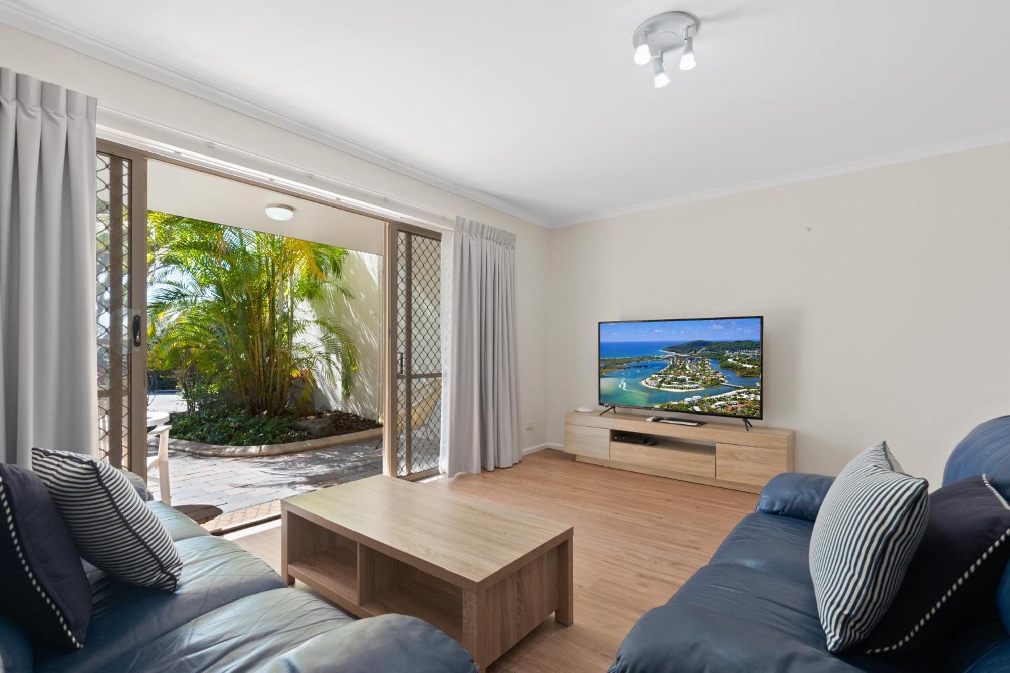 Beach Breakers Resort Sunrise Beach Extérieur photo