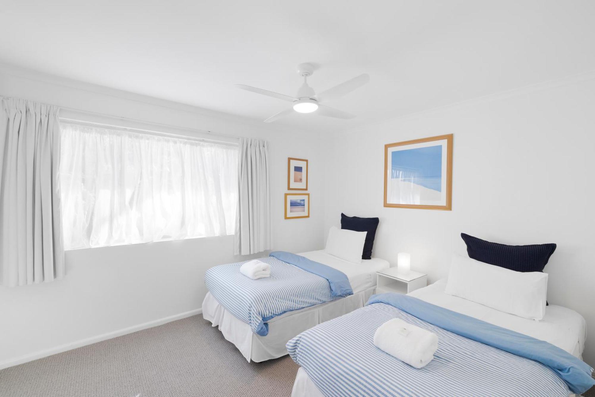 Beach Breakers Resort Sunrise Beach Extérieur photo
